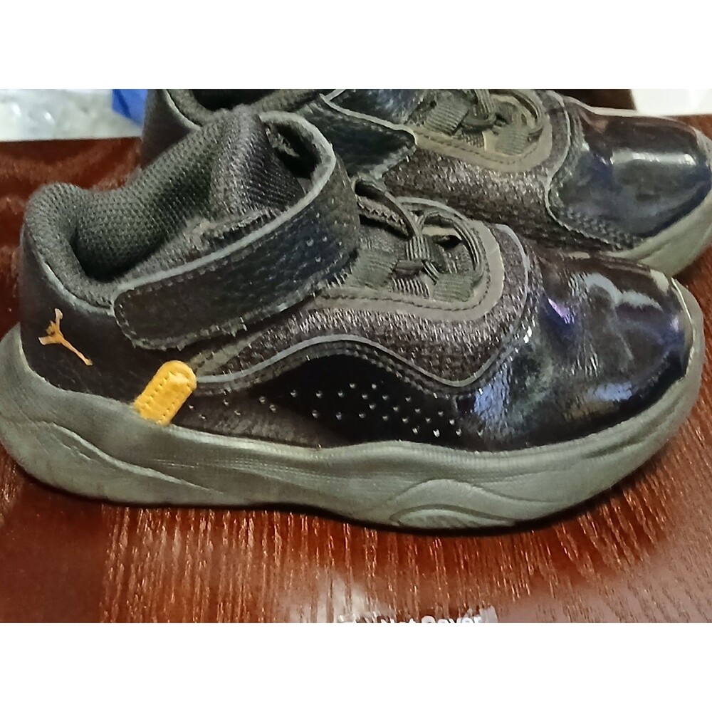 Toddler Nike Air Jordan Black/Gold easy slip on size 8C